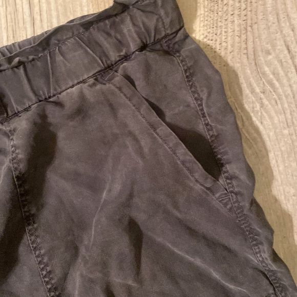 AERIE Size Medium Charcoal Gray Paperbag Shorts with Tie Front - Picture 5 of 6